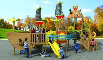 เครื่องเล่นสนามไม้